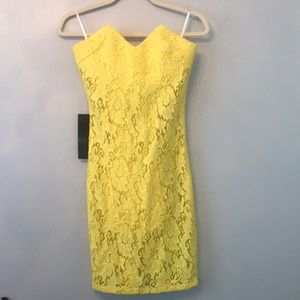 💛 NWT Strapless lace Bebe Dress